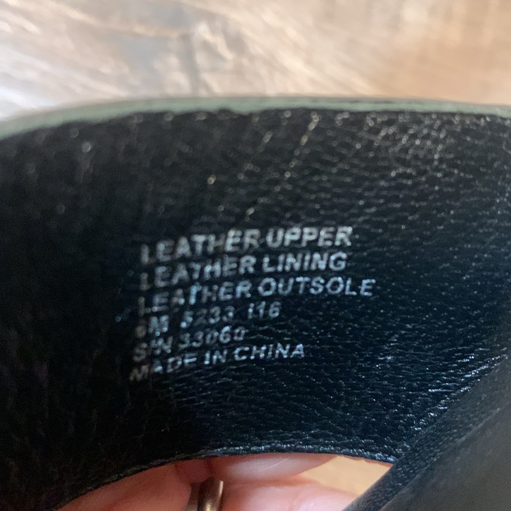 Tory Burch patent leather sandals size 6 - Picture 8 of 11
